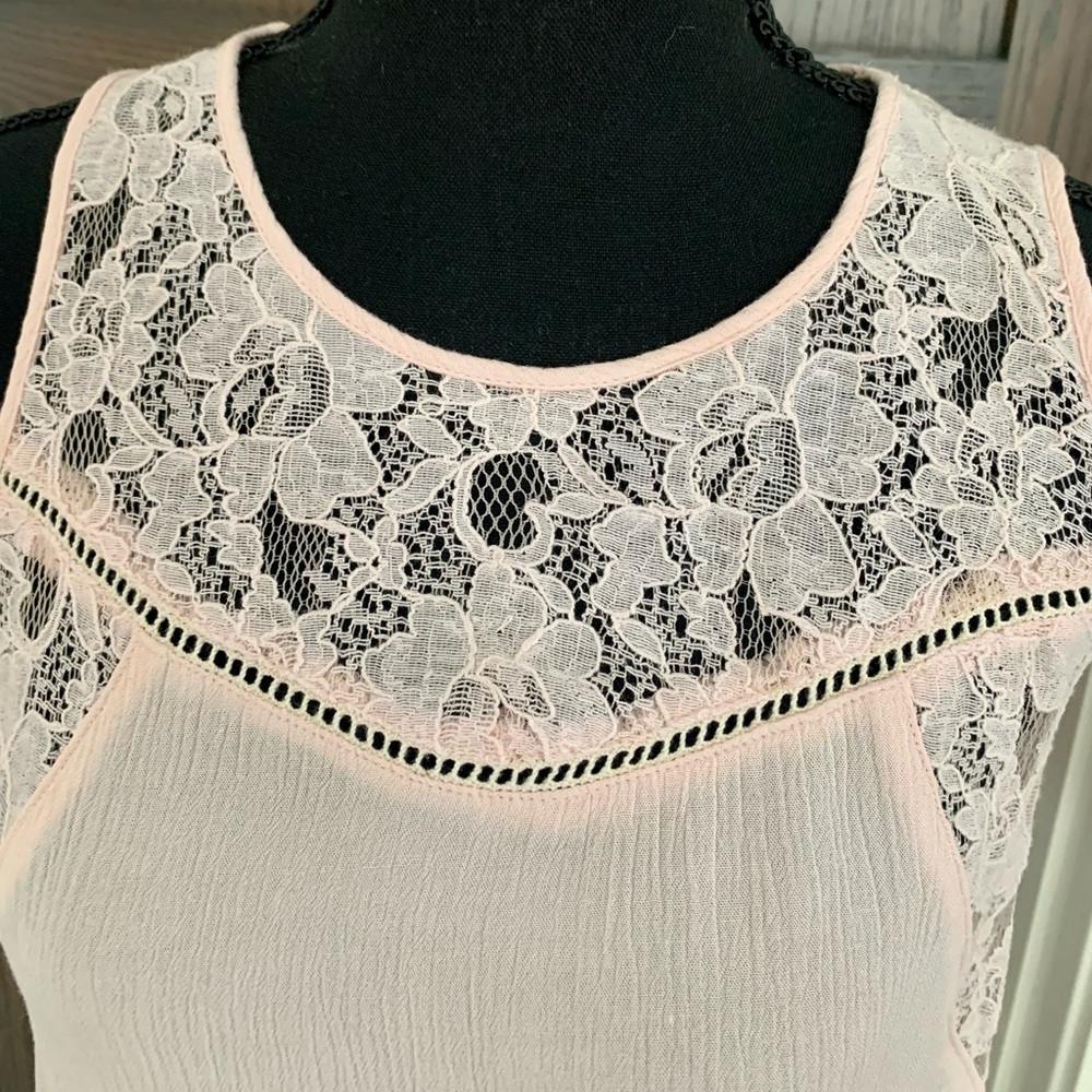 Size Small Chloe K pale pink tank top